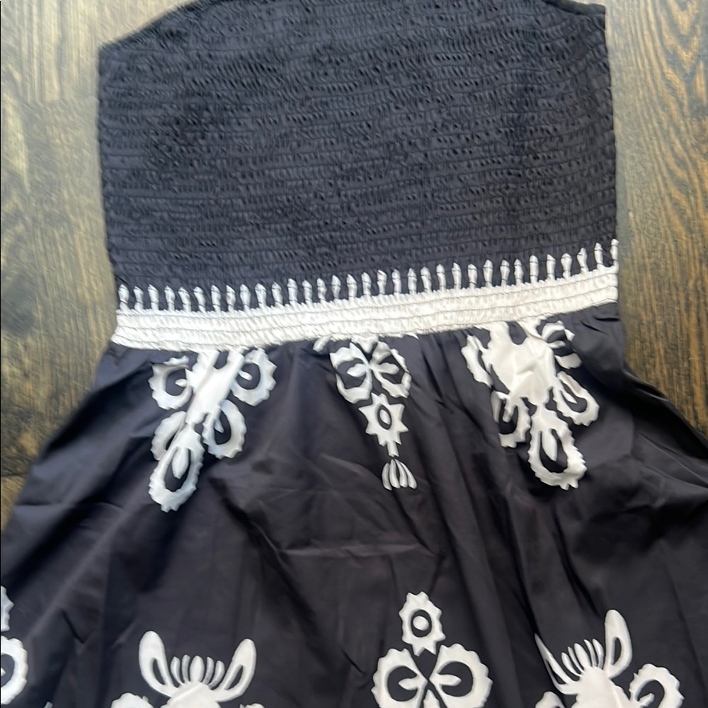 Chic Black and White Sun Dress - Picture 3 of 4